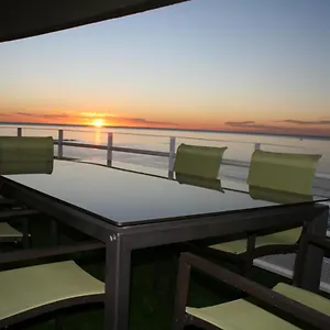 https://apartamento-en-primera-linea-beachfront-apartment.1costadelsol.com